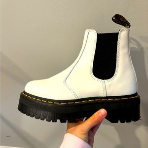 DOC MARTENS